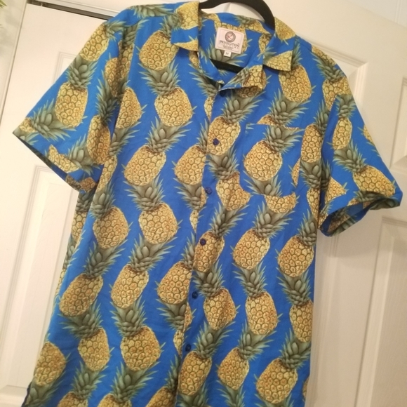 Shirt - Picture 2 of 5